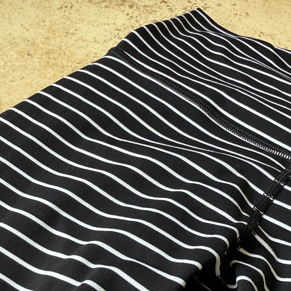Lot of Lululemon Wunder Under Crop High Rise 21" Stripe Black White Blue Sz 4 - Picture 6 of 12